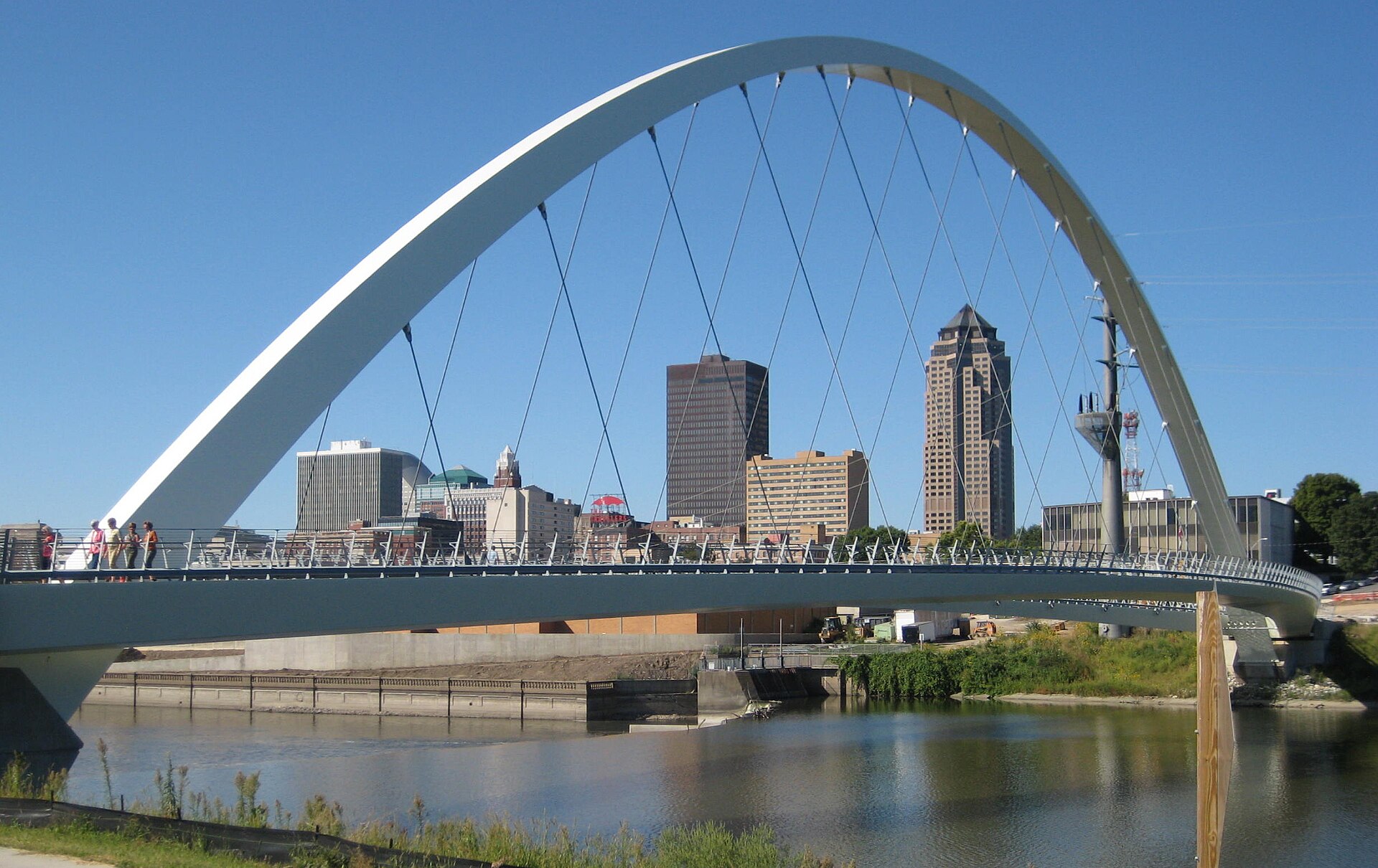 Downtown Des Moines skyline framed by the Center Street pedestrian bridge